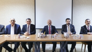  AĞRI'DA İŞ ADAMLARIYLA YENİ EKONOMİK MODEL KONUŞULDU