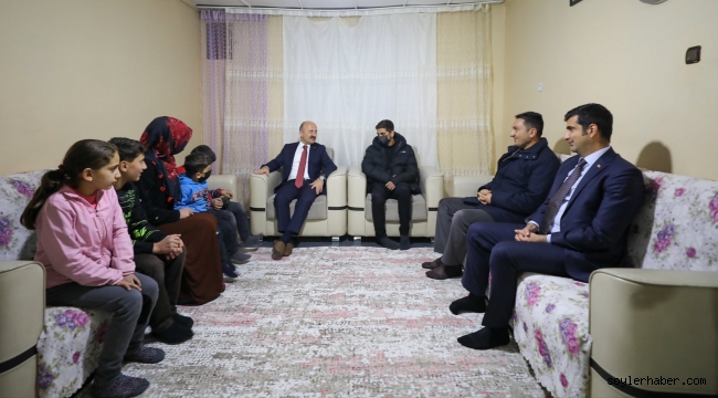  Ağrı Valisi Varol, Sönmez ailesini ziyaret etti.