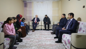  Ağrı Valisi Varol, Sönmez ailesini ziyaret etti.