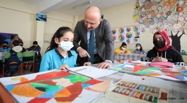 Vali Amca Şehit Er Vefa Çelik Ortaokulunu ziyaret etti.