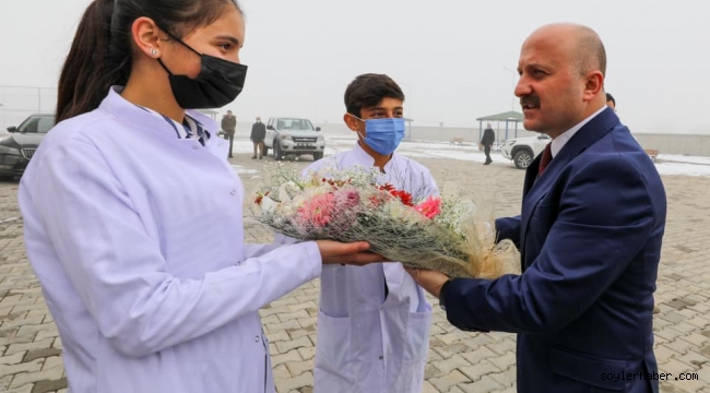 Vali Dr. Osman Varol, TOBB Mesleki ve Teknik Anadolu Lisesini ziyaret etti.