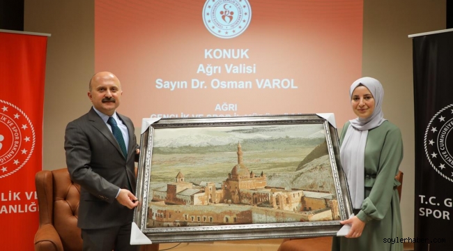 VALİ VAROL KIZ ÖĞRENCİLER İLE AĞRI'YI KONUŞTU