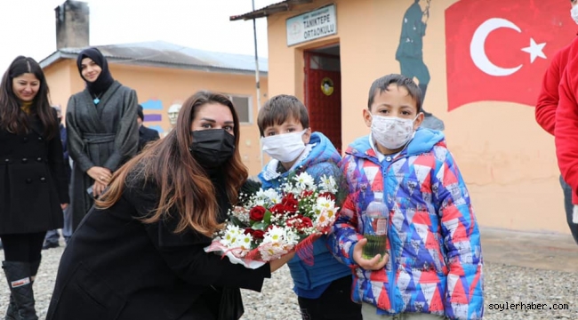 BAYAN VAROL VE BAYAN AKPINAR, ŞEHİT AİLESİNİ VE KÖY OKULUNU ZİYARET ETTİLER.