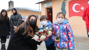 BAYAN VAROL VE BAYAN AKPINAR, ŞEHİT AİLESİNİ VE KÖY OKULUNU ZİYARET ETTİLER.