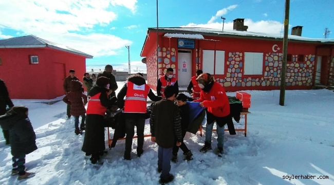 DOĞUBAYAZIT'TA KIZILAY YARDIMLARI