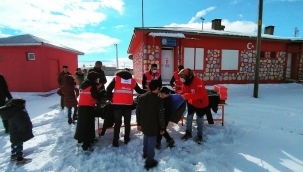 DOĞUBAYAZIT'TA KIZILAY YARDIMLARI