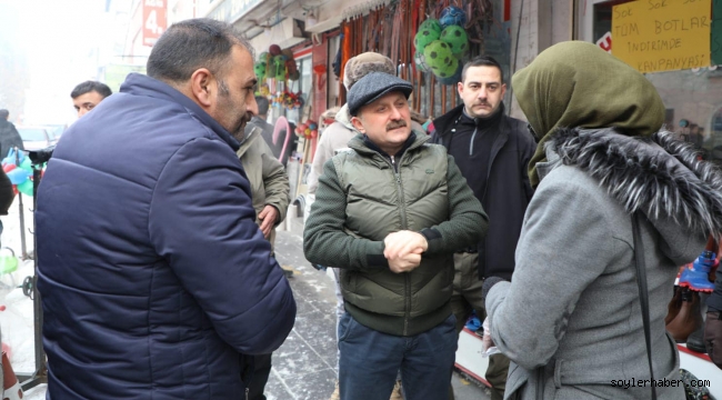 SIFIRIN ALTINDA 33 DERECEYİ GÖSTEREN AĞRI'DA VALİ VAROL, ESNAF VE HANE ZİYARETİNDE