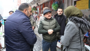 SIFIRIN ALTINDA 33 DERECEYİ GÖSTEREN AĞRI'DA VALİ VAROL, ESNAF VE HANE ZİYARETİNDE