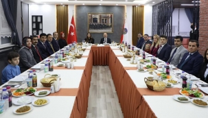 ​​​​​​​Vali Varol, Ağrı'da Görev Yapan İdareciler ile Yemek Programında Bir Araya Geldi.