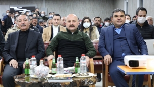  Vali Varol'a Diyadin'de Türk Bayrağı Hediye Ettiler