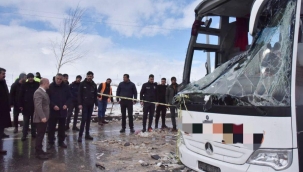 Ağrı'da Kaza Yapan Yolcuları Hastanede Ziyaret Ettiler