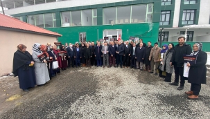 AĞRI'LILAR İL BİNASI ÖNÜNDE 28 ŞUBAT POST-MODERN DARBEYİ PROTESTO ETTİLER