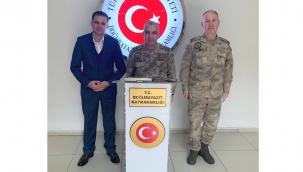 JAN. GEN.KOM.YRD. KORGENERAL HALİS ZAFER KOÇ, ​​​​​​​KAYMAKAM AKPINAR'I MAKAMINDA ZİYARET ETTİ.