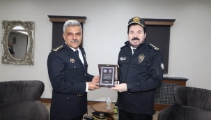 ​​​​​​​Ağrı Belediye Başkanı Savcı Sayan, iftarda polis teşkilatı ile bir araya geldi.