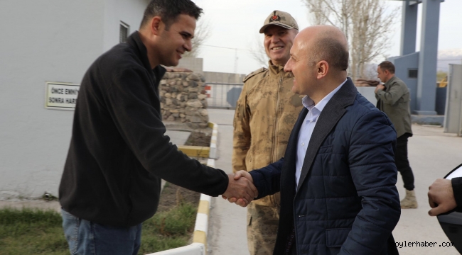 ​​​​​​​AĞRI VALİSİ VAROL, AĞRI DAĞI'NDA MEHMETÇİK İLE BERABER İFTAR AÇTI