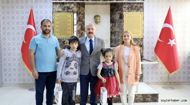 ​​​​​​​Ağrı Valisi Varol, Özel Eğitim Uygulama Okulunu Ziyaret Etti