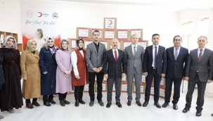 "Bir Sınıf Bir Koli" Ağrı Valiliği ve Milli Eğitim Personelleri Tarafından İhtiyaç Sahibi Ailelere Ulaştırılıyor