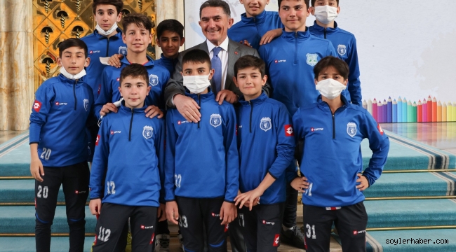 Ekrem Çelebi, 23 Nisan Bayramı Münasebetiyle bir mesaj yayınladı