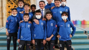 Ekrem Çelebi, 23 Nisan Bayramı Münasebetiyle bir mesaj yayınladı