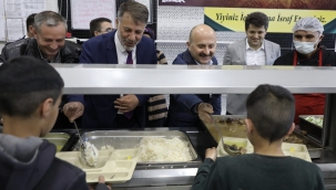 VALİ VAROL, 23 NİSAN ÇOCUK BAYRAMINDA ÇOCUKLAR İLE İFTAR AÇTI