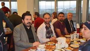 VALİ VAROL, BAŞKAN SAYAN, SAĞLIK PERSONELİYLE BERABER İFTAR AÇTI