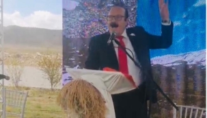 M. Hanifi Alır, sunumunu Türkçe, Kürtçe ve İngilizce yaptı.