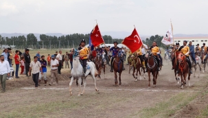 AĞRI'DA AT YARIŞLARI YAPILDI