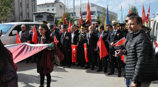 DOĞUBAYAZIT'TA BİNLERİN KATILDIĞI BAYRAK YÜRÜYÜŞÜ