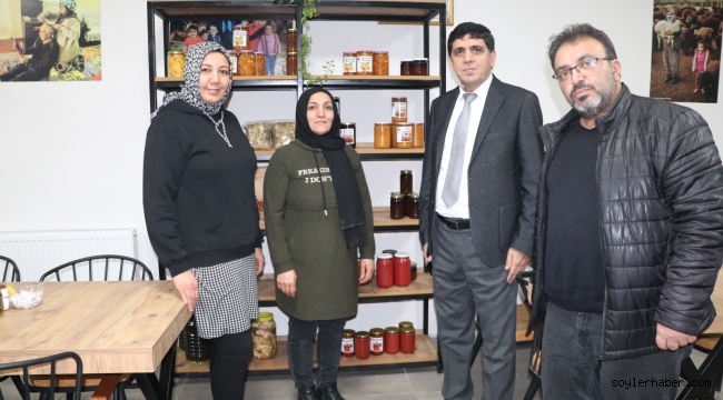 Iğdır Üniversitesi Rektörü Prof. Dr. Mehmet Hakkı Alma, Iğdır'daki Ayyıldız ve Girişimci Kadınlar kooperatiflerinin satış merkezlerini ziyaret etti.