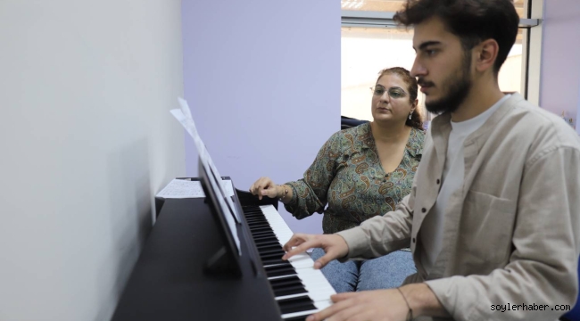 Iğdır Üniversitesinden Müzikoloji Öğrencileri, Yeni Piyano Laboratuvarında Uluslararası Yarışmalara Hazırlanıyor!