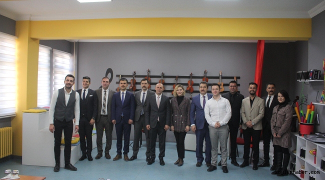 ​​​​​​​DOĞUBAYAZIT SAVCI HAKAN KILIÇ ORTAOKULUNDA MÜZİK ATÖLYESİ
