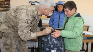 ​​​​​​​Mehmetçik Ağrı'ya Yardım Elini Uzattı