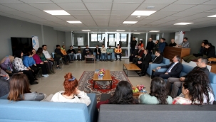 ​​​​​​​AİÇÜ Rektörü Prof. Dr. KARABULUT, Depremden Etkilenen Öğrencileri Ziyaret Etti