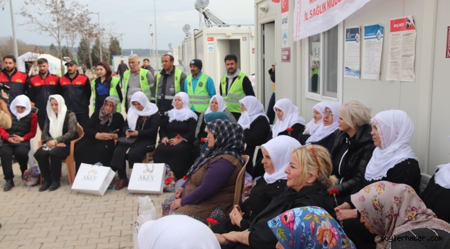 Beyaz Tülbentli Ağrılı Kürt Anneleri Kahramanmaraş'ta