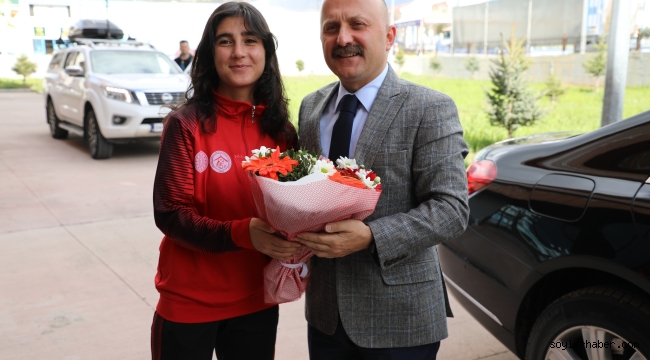 Ağrı'da Amatör Spor Kulüplerine 1 Milyon 80 Bin TL Destek