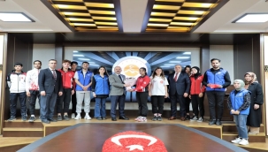  AĞRI VALİSİ VAROL, GENÇLERİ KABUL ETTİ