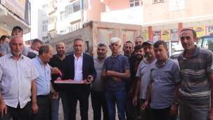 ​​​​​​Belediye Başkanı Karadoğan, 37 derecede çalışan personeline karpuz ikram etti.