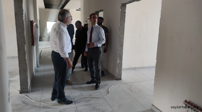 İl Müdürü Din, Doğubayazıt'lı İş İnsanları Abdulbari Goozal ve Fevzihan Aras tarafından yapılan 220 kişi kapasiteli kız öğrenci yurdunda incelemelerde bulundu.