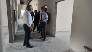 İl Müdürü Din, Doğubayazıt'lı İş İnsanları Abdulbari Goozal ve Fevzihan Aras tarafından yapılan 220 kişi kapasiteli kız öğrenci yurdunda incelemelerde bulundu.