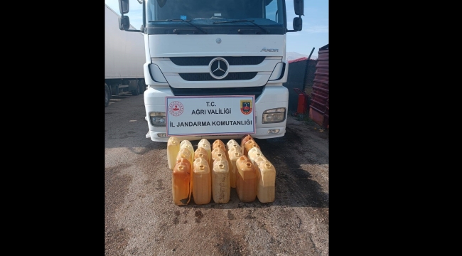 AĞRI'DA KAÇAK AKARYAKIT VE SİGARA ELE GEÇİRİLDİ