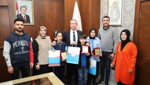 Ağrı'da "Sözlük Tasarım" yarışmasında dereceye giren öğrencilere ödülleri verildi