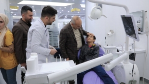 Ağrı Valisi ve Eşi Sevgi Evlerinde Bulunan Çocuklara Diş Taraması Yaptırdı