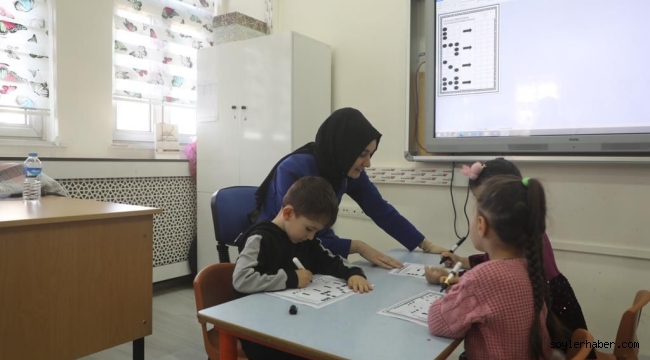 VALİ EŞİ KOÇ, EĞİTİME KATKI SUNMAYA DEVAM EDİYOR 