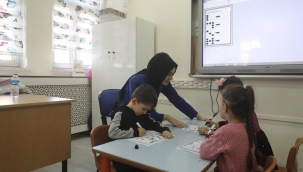 VALİ EŞİ KOÇ, EĞİTİME KATKI SUNMAYA DEVAM EDİYOR 