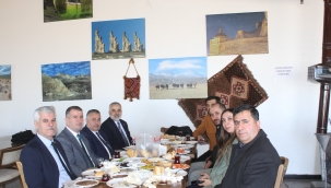  AĞRI İL KÜLTÜR TURİZ MÜDÜRÜ DOĞUBAYAZIT'TA BASIN İLE BİR ARAYA GELDİ