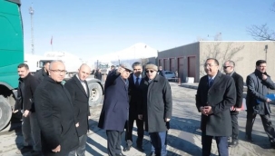Ticaret Bakan Yrd. Uçarmak, Doğubayazıt Gürbulak Sınır Kapısındaki Sıkıntıları Dinledi
