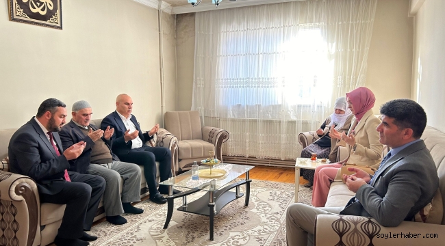 ​​​​​​​Ağrı Valisi Mustafa KOÇ ve eşi Neslihan GÜL KOÇ, Şehitler Haftası dolaysıyla Ağrı'da şehit ailelerini ziyaret etti.