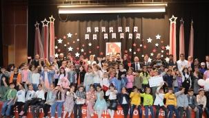 Vali ve Emniyet Müdürü Eşleri, Köyde Eğitim Gören Öğrenciler ile Konserde Coştular.