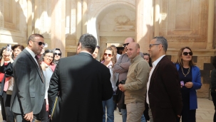 ​​​​​​​60 Üniversite Dekanı İshakpaşa Sarayı'nda