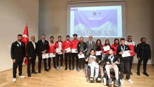 AİÇÜ'de IC Vakfı 19 Mayıs Geleneksel Spor Ödülleri Töreni Düzenlendi